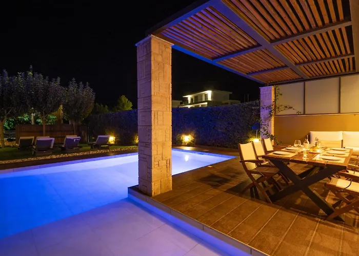 Sunny Exclusive Tria Hanioti